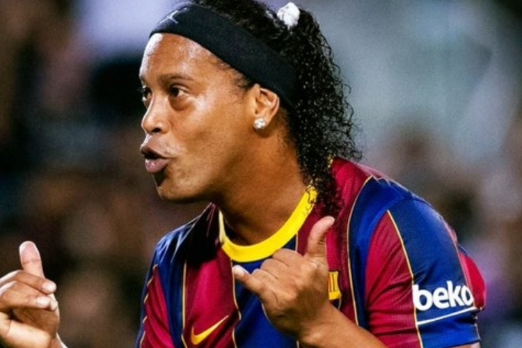 Ronaldinho sörhassal is zsebre tett mindenkit