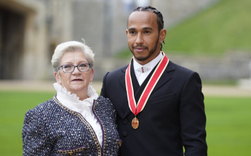 Nevet változtatna Lewis Hamilton