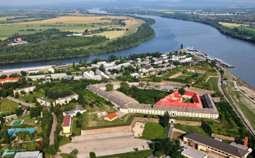 Foltokban felhős, szeles idő lesz ma Komáromban