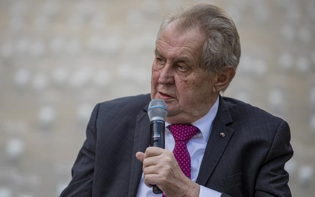 Nem hazudtolta meg magát Milos Zeman: most a transzneműekről mondott véleményt