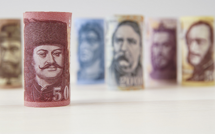 Ismét gyengült a forint