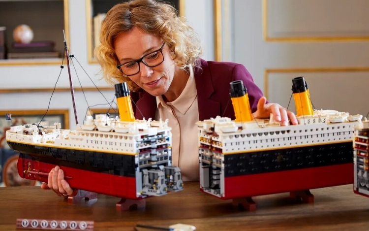 Még sosem árultak ekkora LEGO-t, íme a 9090 kockából álló Titanic